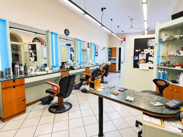 Locale Commerciale in affitto a San Maurizio, Vimercate