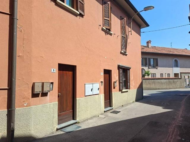 Locale Commerciale in affitto a Oreno, Vimercate