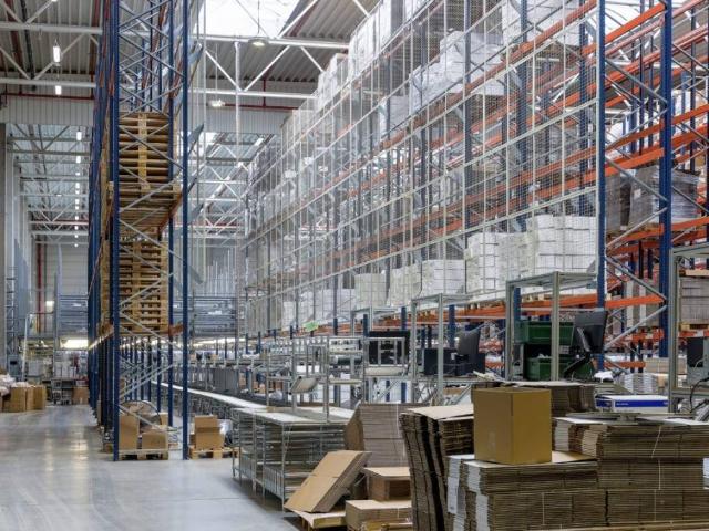 Locale Commerciale in affitto a Torri Bianche, Vimercate