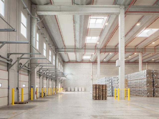 Locale Commerciale in affitto a Torri Bianche, Vimercate