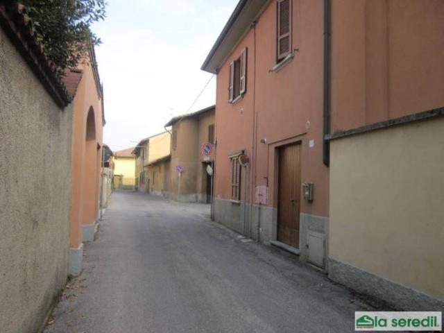 Locale Commerciale in affitto a Oreno, Vimercate
