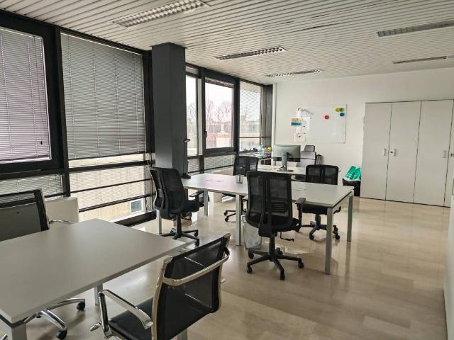Locale Commerciale in affitto a Oldaniga, Vimercate