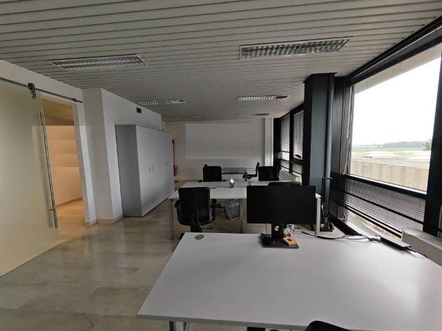 Locale Commerciale in affitto a Oldaniga, Vimercate