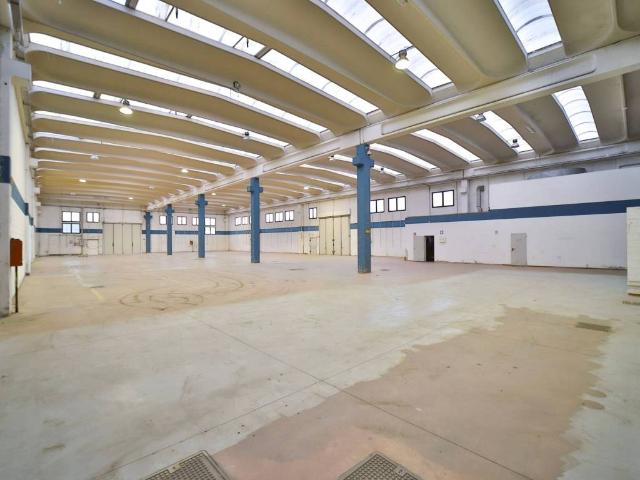 Locale Commerciale in affitto a San Maurizio, Vimercate