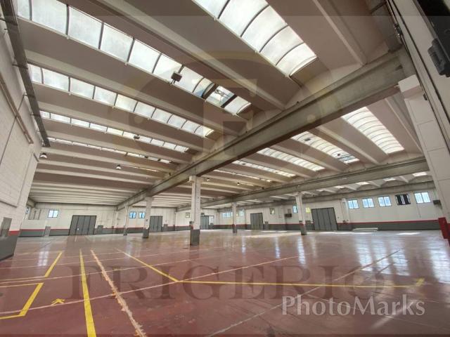 Locale Commerciale in affitto a Oldaniga, Vimercate