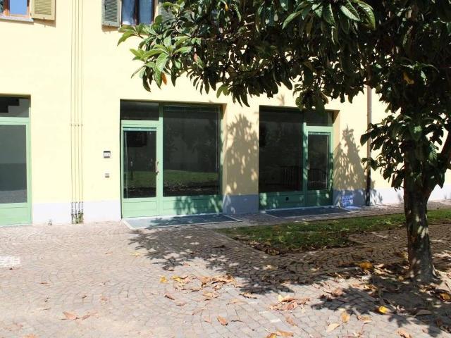 Locale Commerciale in affitto a Oreno, Vimercate