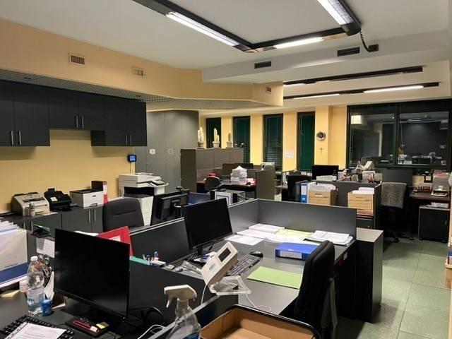 Locale Commerciale in affitto a Torri Bianche, Vimercate