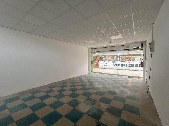 Locale Commerciale in affitto a San Maurizio, Vimercate