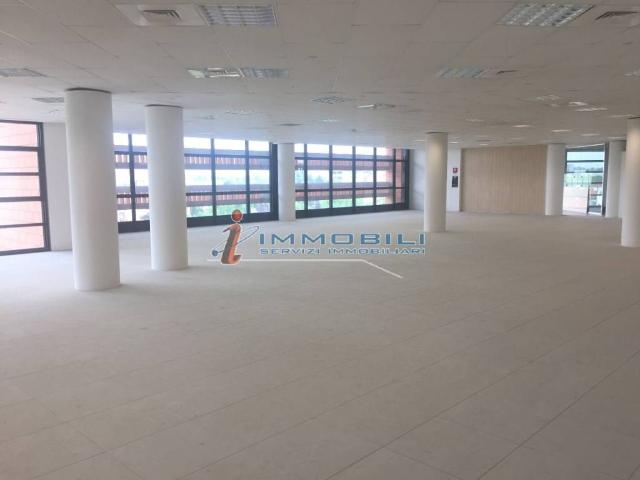 Locale Commerciale in affitto a San Giuseppe, Vimodrone