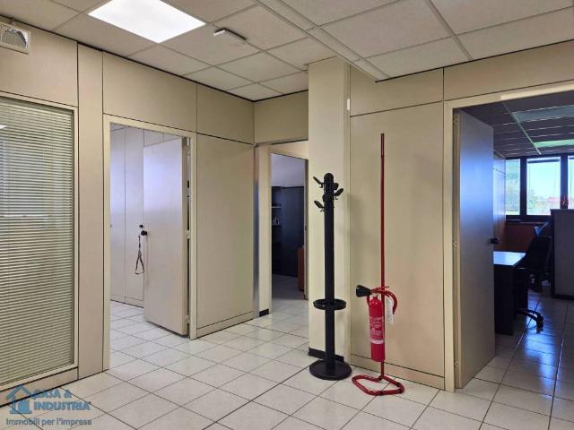 Locale Commerciale in affitto a Vimodrone, Lombardia