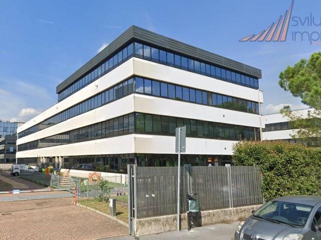 Locale Commerciale in affitto a Vimodrone, Lombardia