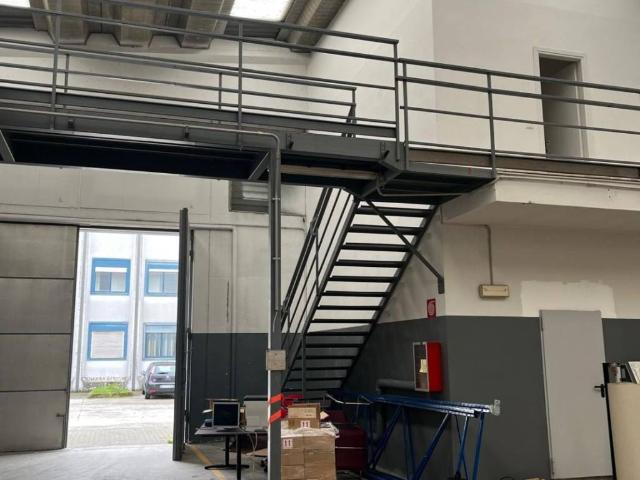 Locale Commerciale in affitto a Vimodrone, Lombardia