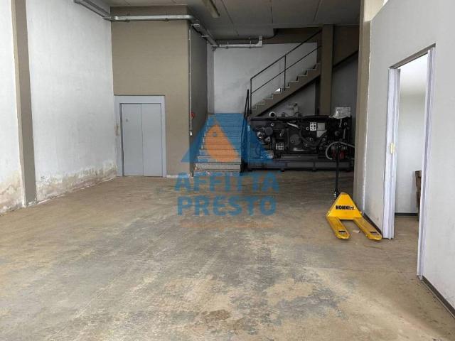 Locale Commerciale in affitto a Unione dei Comuni Circondario dell'Empolese Valdelsa, Vinci