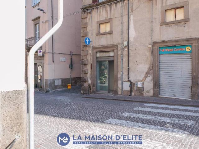 Locale Commerciale in affitto a Viterbo, Lazio