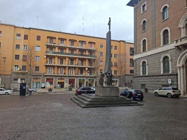 Locale Commerciale in affitto a Viterbo, Lazio