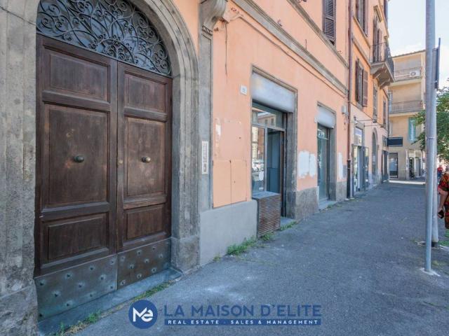 Locale Commerciale in affitto a Viterbo, Lazio