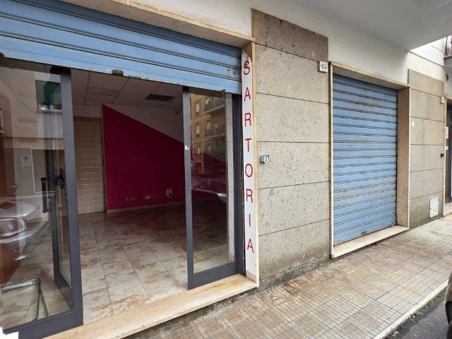 Locale Commerciale in affitto a Ellera, Viterbo