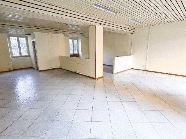 Locale Commerciale in affitto a Villanova, Viterbo