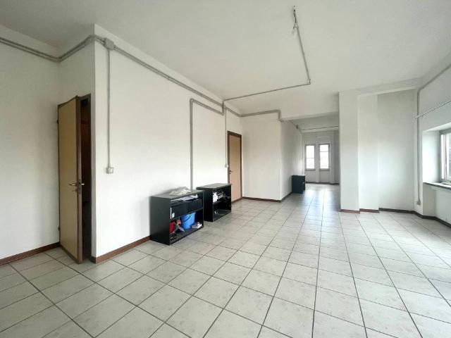 Locale Commerciale in affitto a Villanova, Viterbo