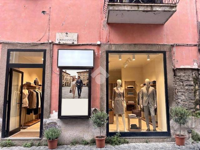 Locale Commerciale in affitto a Viterbo, Lazio