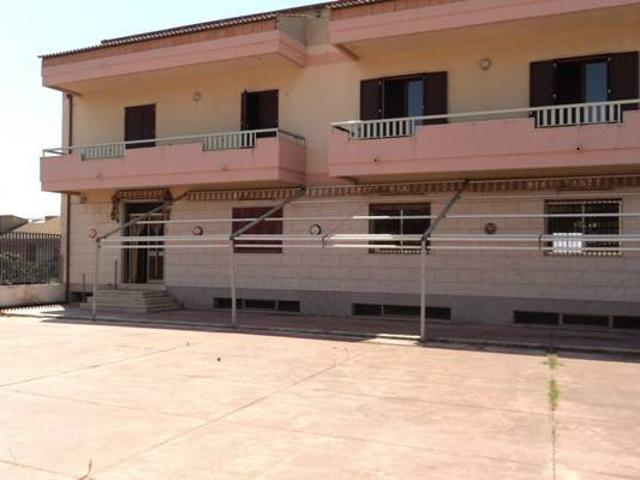 Locale Commerciale in affitto a Vittoria, Sicilia