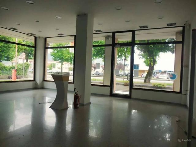 Locale Commerciale in affitto a Vittorio Veneto, Veneto