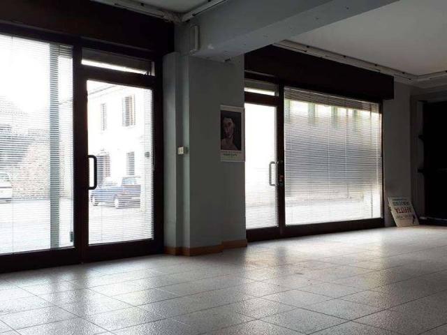 Locale Commerciale in affitto a Meschio, Vittorio Veneto