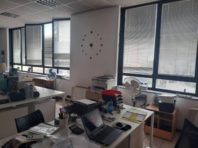 Locale Commerciale in affitto a Vittuone, Lombardia