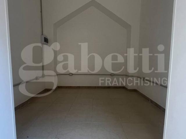 Locale Commerciale in affitto a Vitulazio, Campania