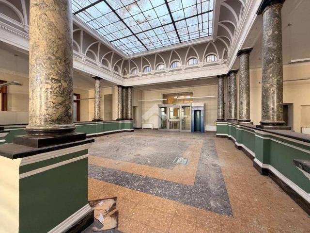 Locale Commerciale in affitto a Voghera, Lombardia