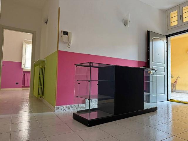 Locale Commerciale in affitto a Voghera, Lombardia