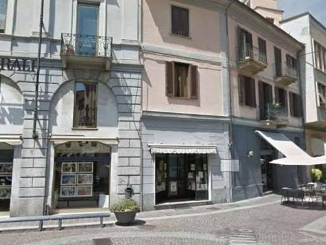Locale Commerciale in affitto a Voghera, Lombardia