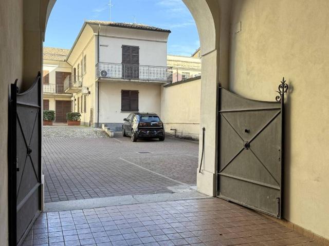 Locale Commerciale in affitto a Voghera, Lombardia