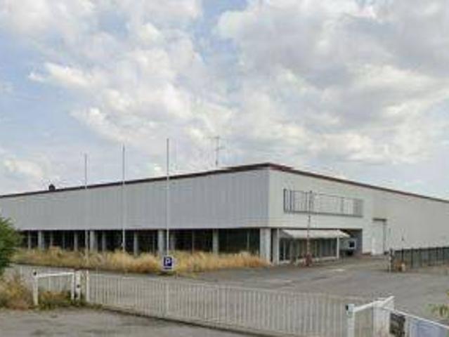 Locale Commerciale in affitto a Voghera, Lombardia