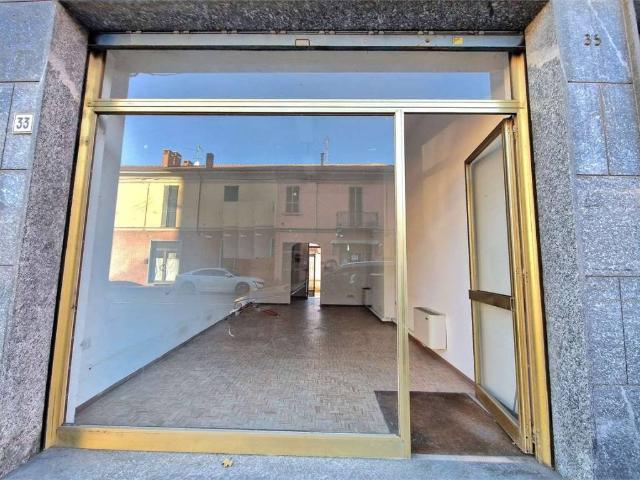 Locale Commerciale in affitto a Cascina Ridondello, Voghera