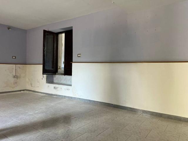Locale Commerciale in affitto a Volla, Campania