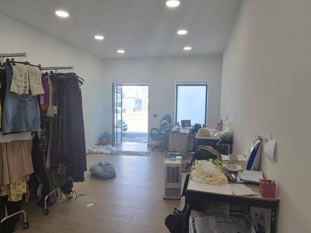 Locale Commerciale in affitto a Volla, Campania