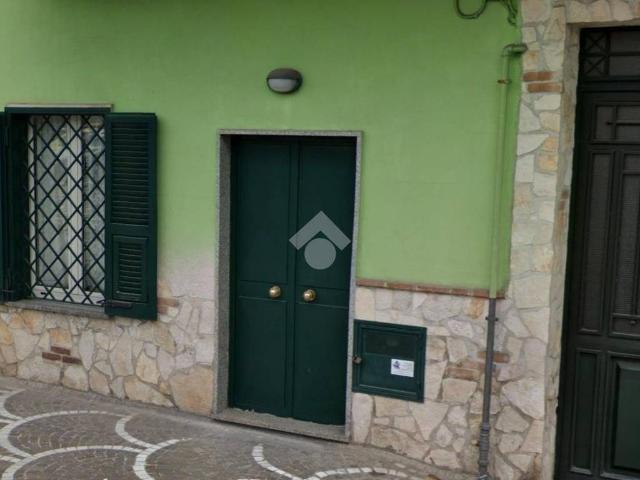 Locale Commerciale in affitto a Volla, Campania