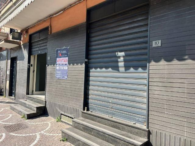 Locale Commerciale in affitto a Volla, Campania