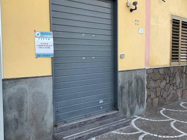 Locale Commerciale in affitto a Volla, Campania