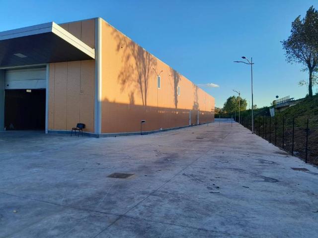 Locale Commerciale in affitto a Volla, Campania