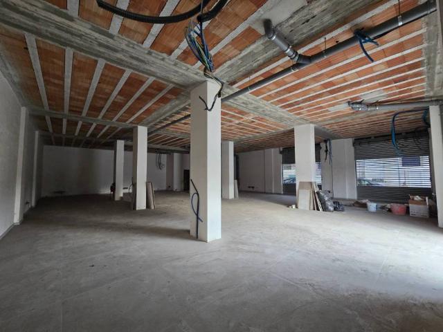Locale Commerciale in affitto a Volla, Campania