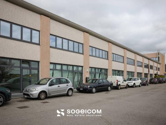 Locale Commerciale in affitto a Volpago Del Montello, Veneto