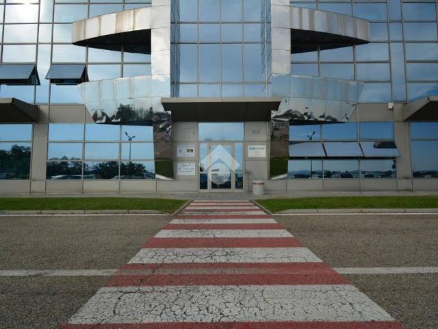 Locale Commerciale in affitto a Piemonte, Torino