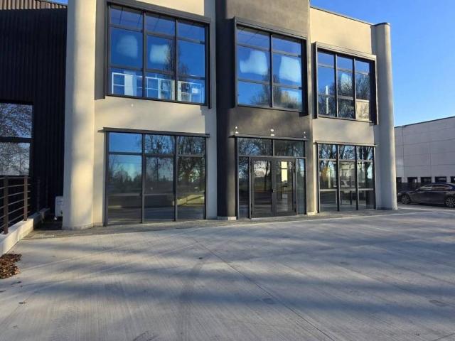 Locale Commerciale in affitto a Volta Mantovana, Lombardia