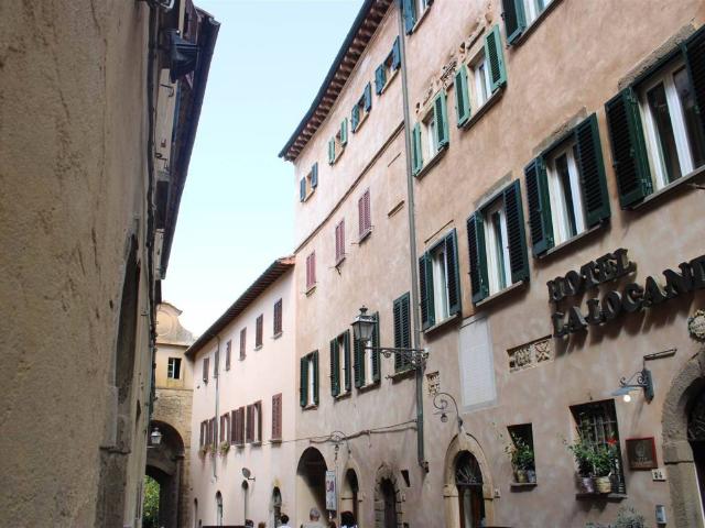 Locale Commerciale in affitto a Volterra, Toscana