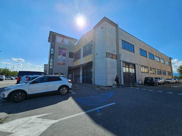 Locale Commerciale in affitto a Piemonte, Torino