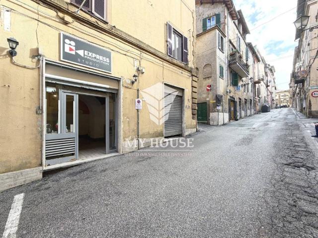 Locale Commerciale in affitto a Borgo San Martino, Roma Capitale