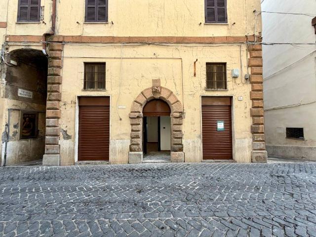 Locale Commerciale in affitto a Borgo San Martino, Roma Capitale