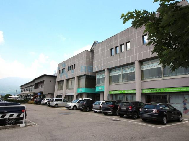 Locale Commerciale in affitto a Zanè, Veneto